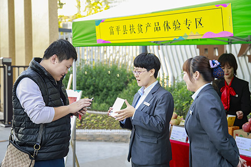 副總趙健弟向寧心悅的姑姑了解寧心悅的情況 副總趙健弟向寧心悅的姑姑了解寧心悅的情況