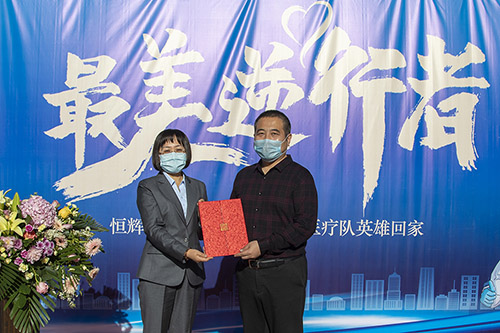 副總趙健弟向寧心悅的姑姑了解寧心悅的情況 副總趙健弟向寧心悅的姑姑了解寧心悅的情況