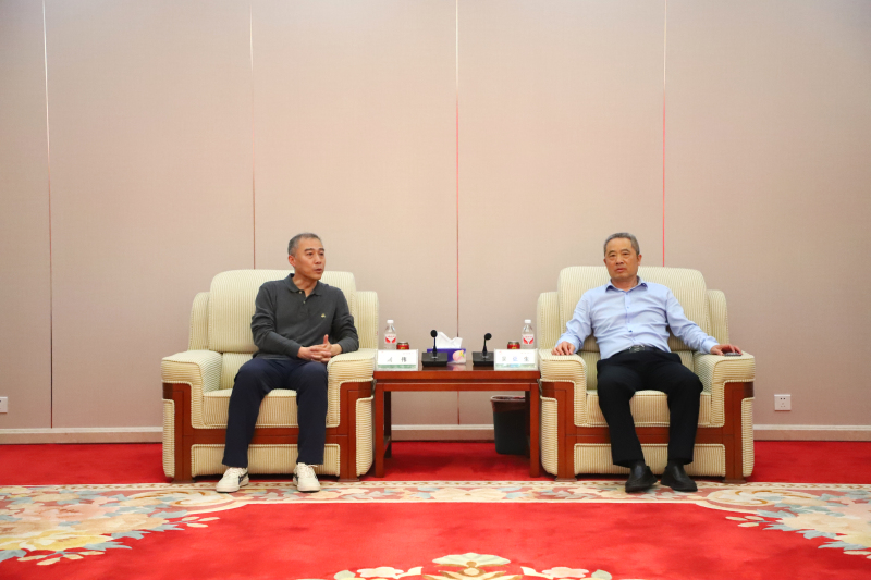 華東中石油國際事業(yè)有限公司總經(jīng)理閻偉一行來金澳科技洽談合作