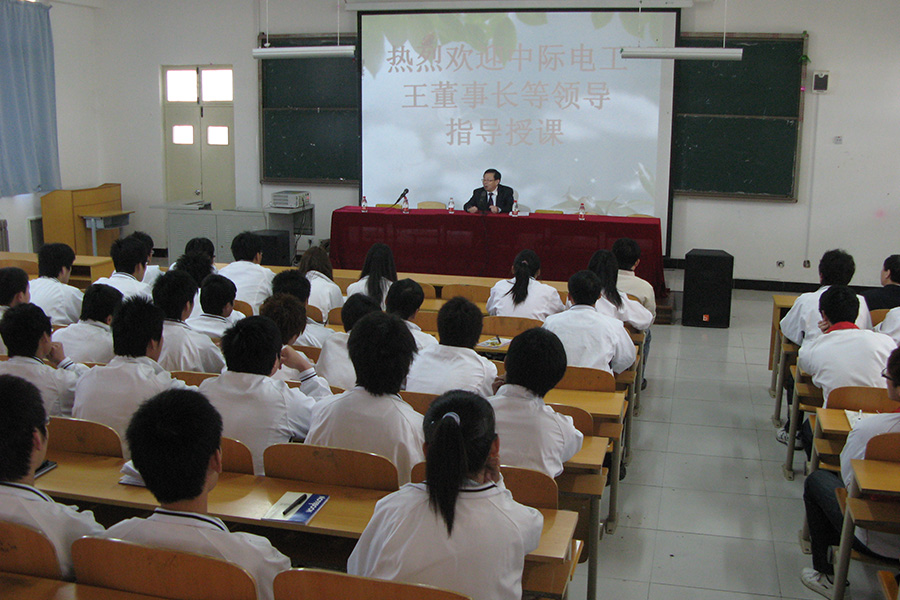 2011年王总给凯发k8国际订单班学生授课