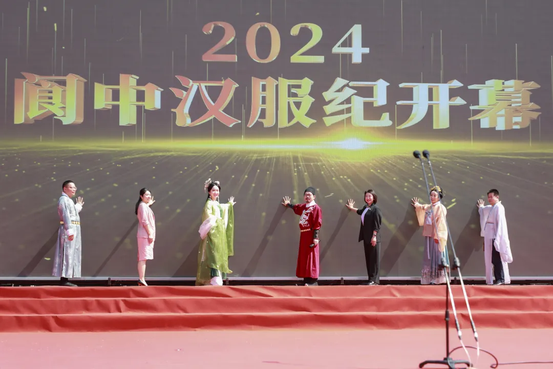 聲揚(yáng)VC212擴(kuò)聲系統(tǒng)助力2024中華民族服飾展演暨閬中漢服紀(jì)開(kāi)幕式現(xiàn)場(chǎng)！