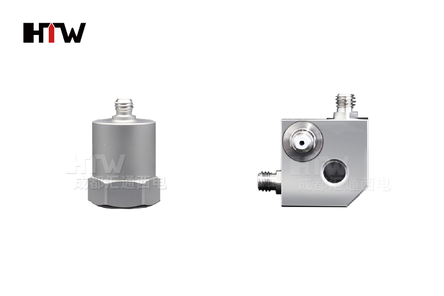 Charge type acceleration transducer