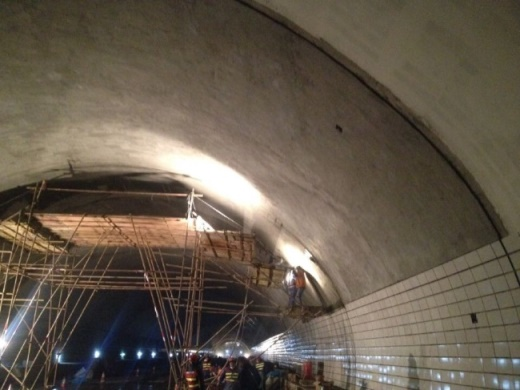 杭金衢高速公路拓寬工程的新嶺隧道二襯結(jié)構(gòu)控裂噴射