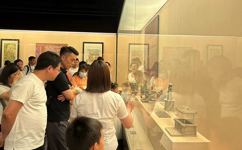 鄭州富士康組織員工專程到大信博物館聚落參觀體驗