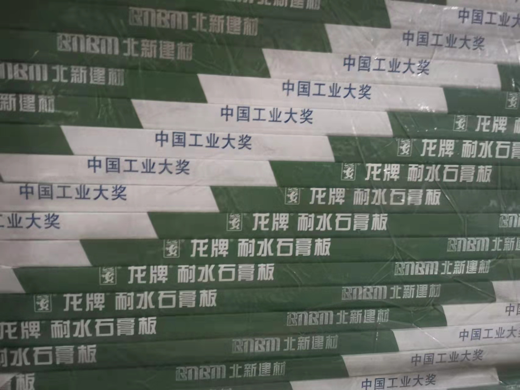 龍牌石膏板