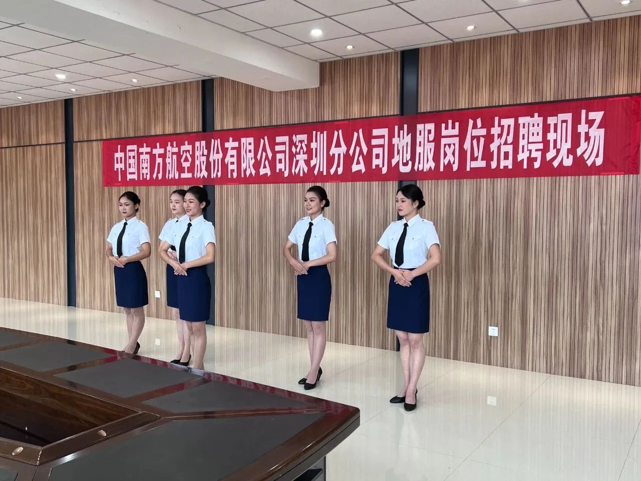 德宏師范高等?？茖W校交通學院舉辦中國南方航空股份有限公司地服崗位專場招聘會