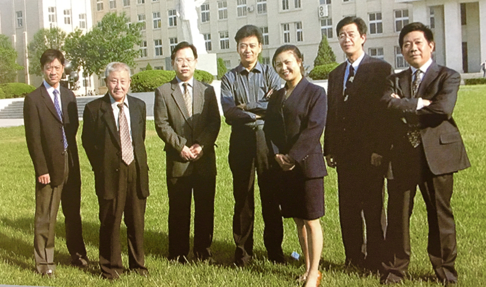 1998年 公司成立初期高管合影 1998年 公司成立初期高管合影