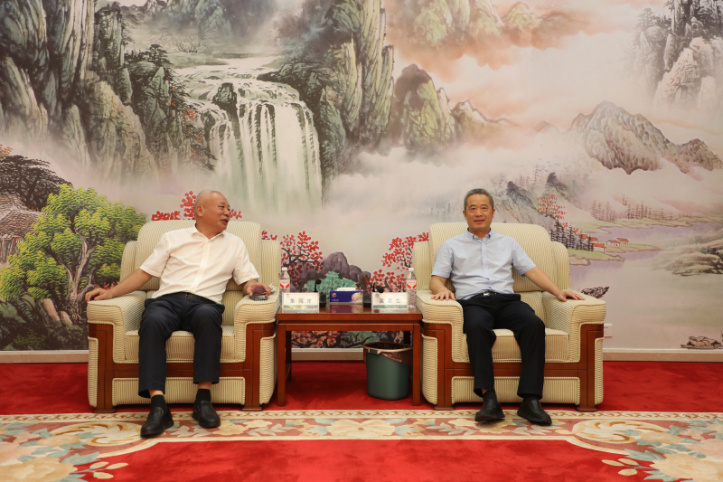 南京港集團(tuán)副總經(jīng)理朱同才一行來金澳科技參觀交流
