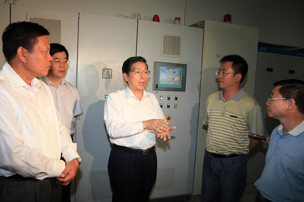 2010年09月26日时任广西壮族自治区党委书记郭声琨（左三）到公司视察指导工作