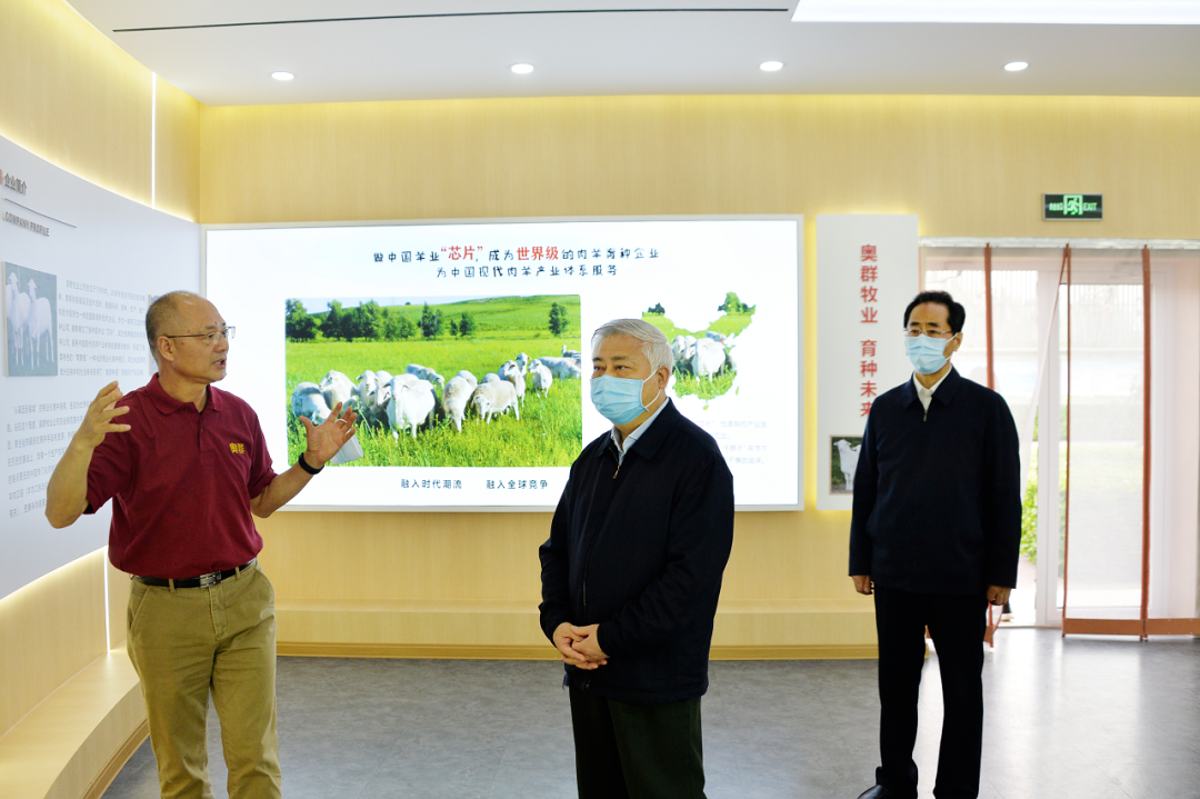 天津市政協領導蒞臨奧群考察指導育種創新工作