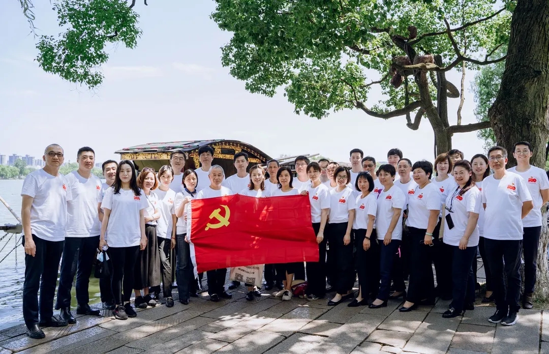 東昌集團黨員代表“追尋一大足跡，共慶建黨百年”