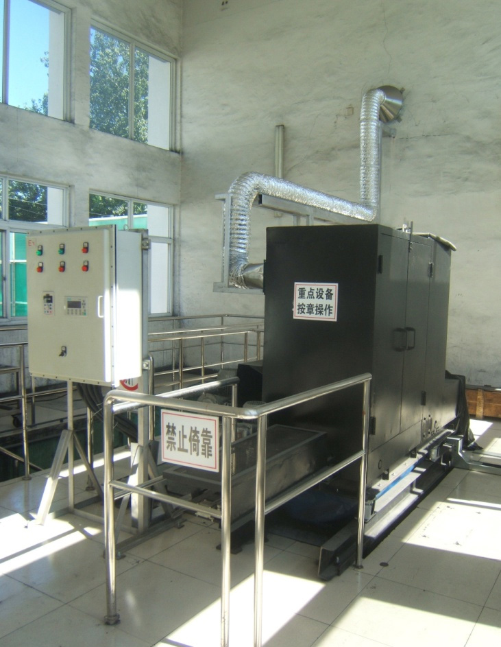 用于粉末活性炭投加的 全封閉小型拆包機