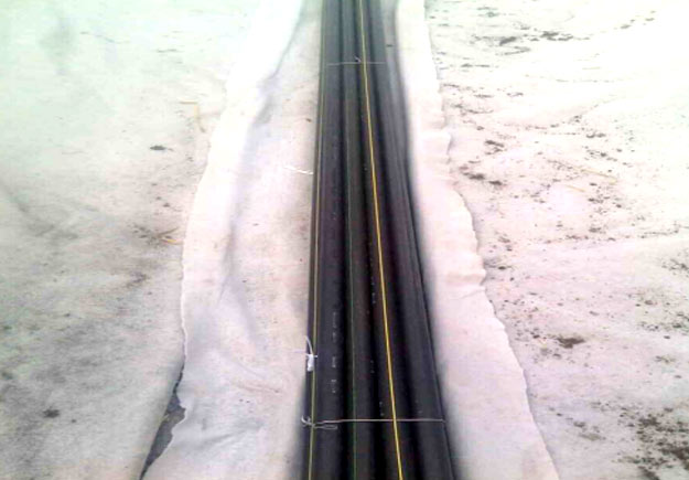 河南機西高速公路硅芯管鋪設、玻璃鋼管安裝