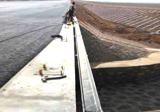 京新高速臨河至白疙瘩段橋梁玻璃鋼管箱安裝