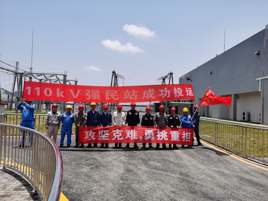 公司現(xiàn)有工程管理及技術(shù)人員245人，其中注冊一級建造師8人，注冊二級建造師2人，高級職稱3人，中級職稱55人，技術(shù)人員170人
