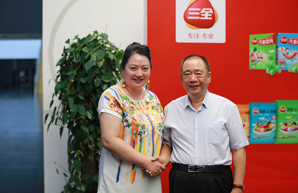 金蘋果設(shè)計孟總參觀三全食品河南總部