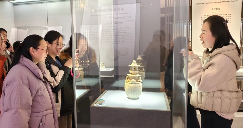 “三八”妇女节公司女职工赴景德镇感受陶瓷文化