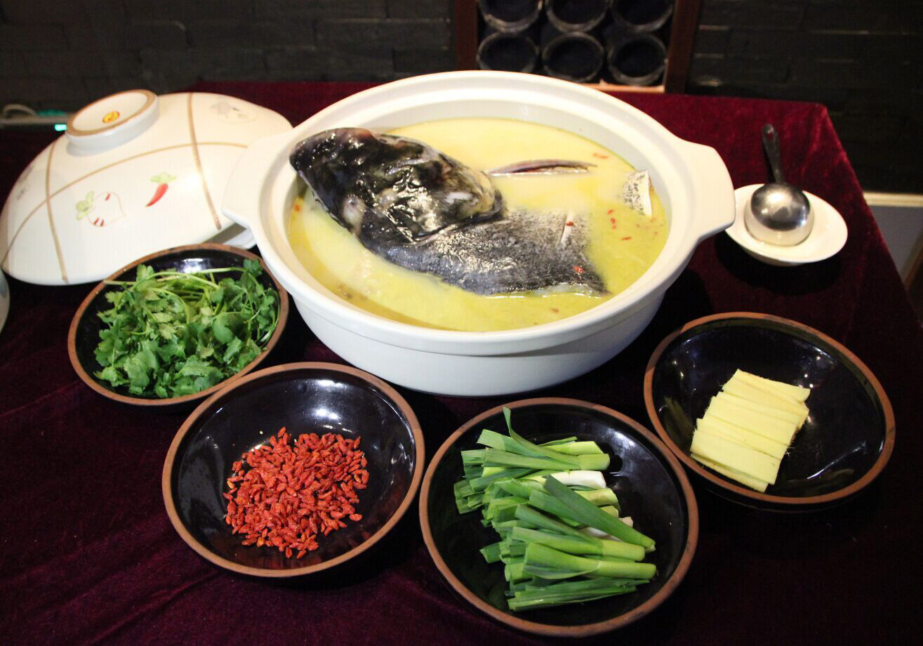 大別山剮水燉魚頭