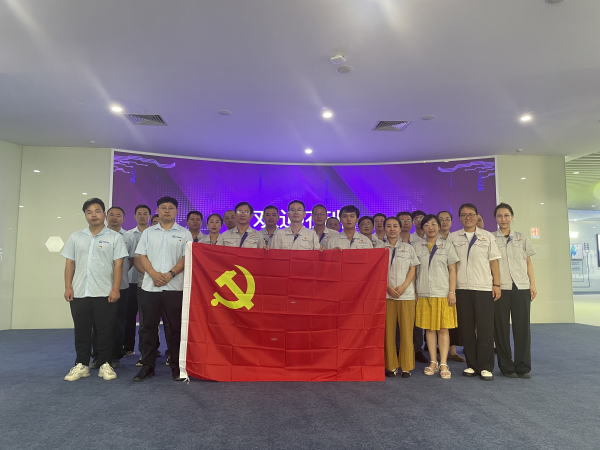 “走進名企學(xué)習(xí)，激發(fā)奮進力量”主題黨日活動