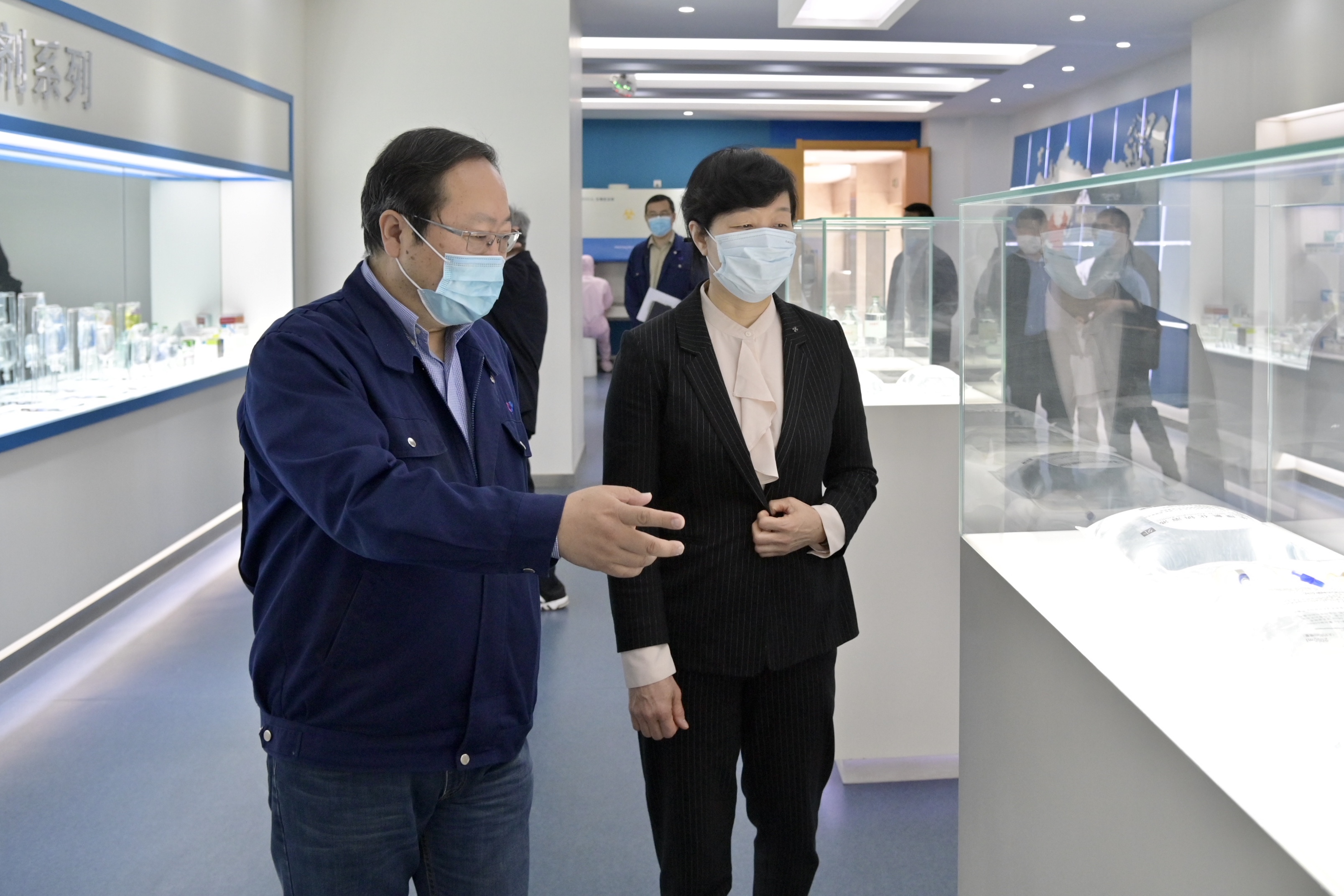 省商务厅党组副书记裴世馨一行到BOB.com
督导调研