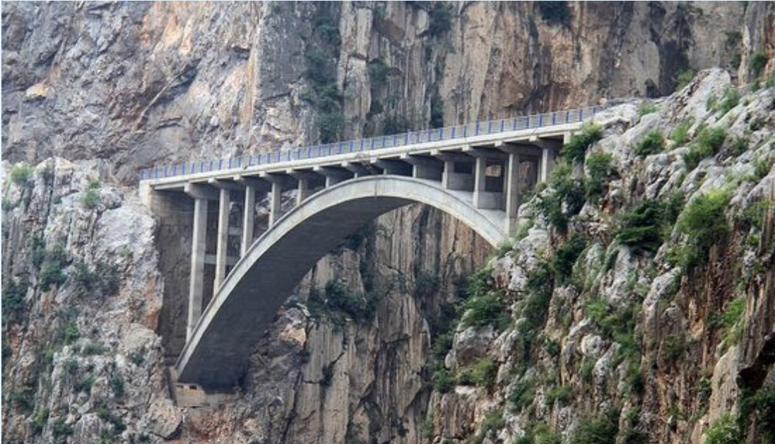 貴州省興義市花葉巖大橋（跨徑120米）