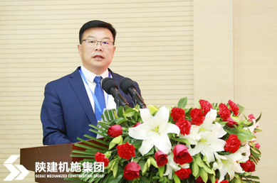王安華代表上屆黨委向大會作報告