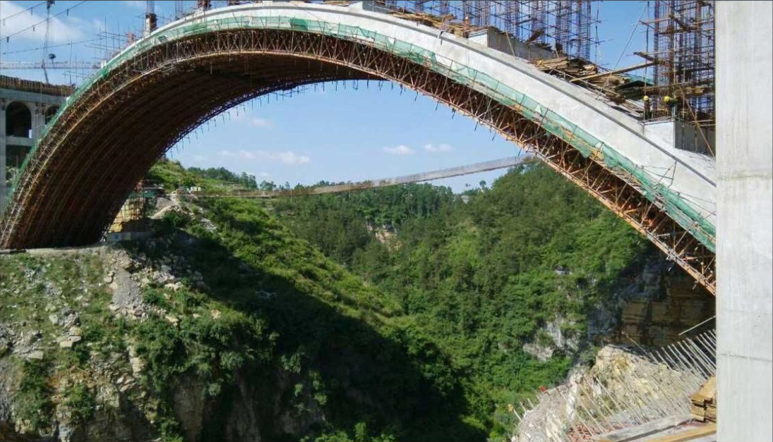 貴州省畢節(jié)市梨新大道干河溝大橋（跨徑128米）