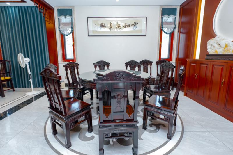  國(guó)色天香圓餐桌