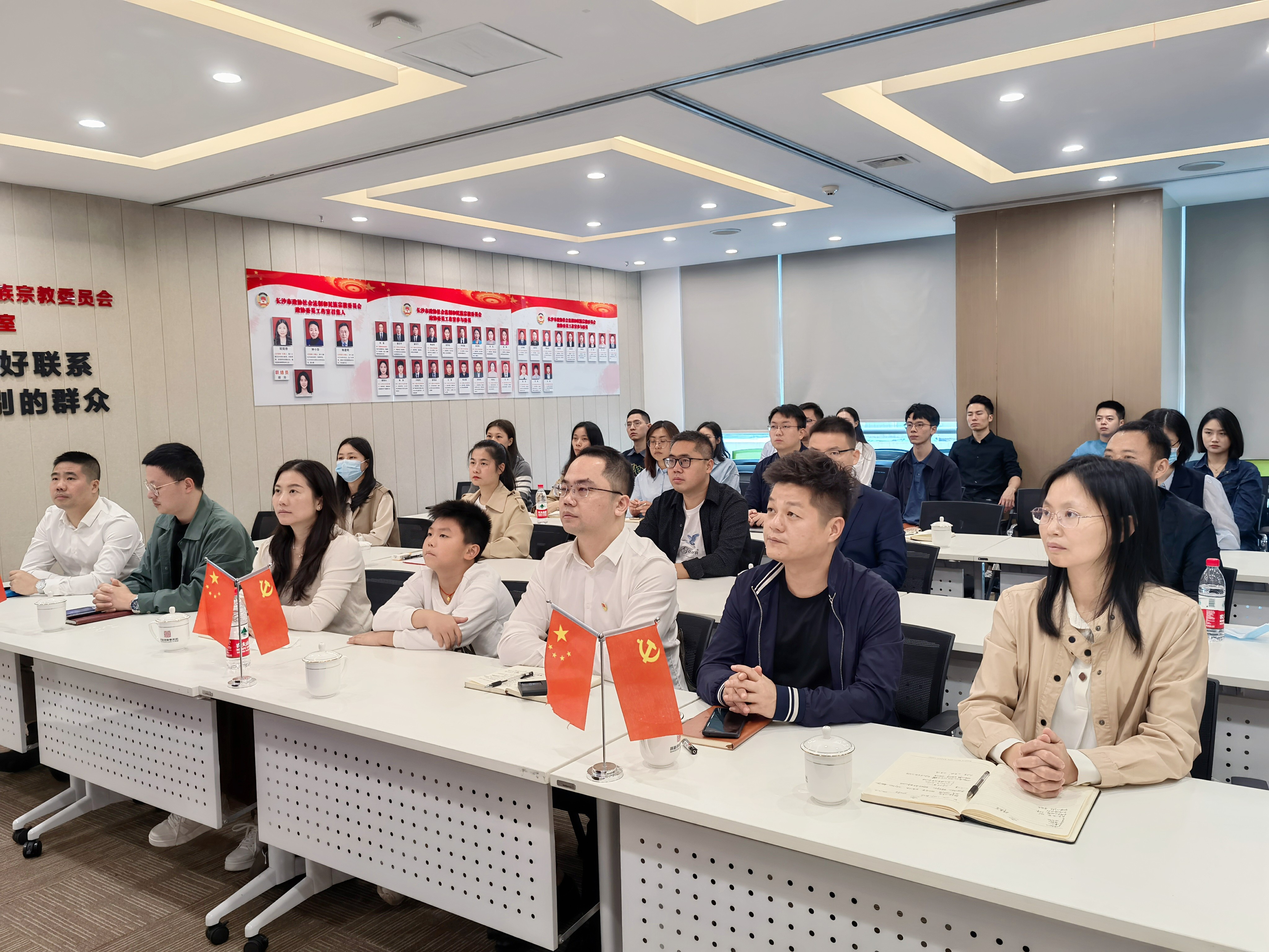 湖南高新律師事務所認真組織收看中國共產黨第二十次全國代表大會開幕會并召開專題座談會
