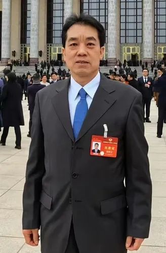 全國政協(xié)委員：建議增設自動擋貨車駕駛證，來降低貨車司機入行門檻！