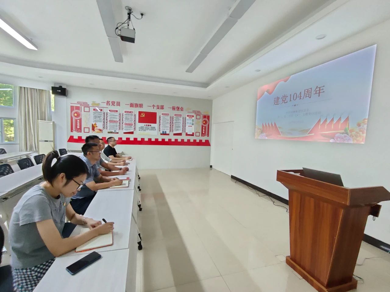 銘記光輝歷程  勇?lián)鷷r代使命丨 尚德集團“七一”主題黨日活動燃情啟幕