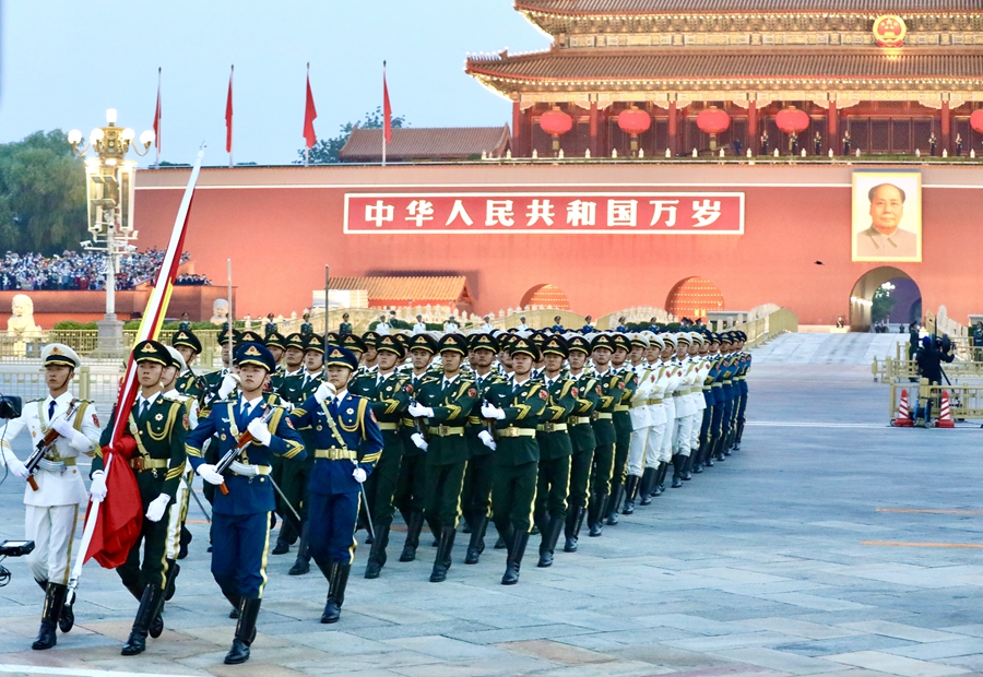 喜迎国庆！北京天安门广场举行2022年国庆升旗仪式