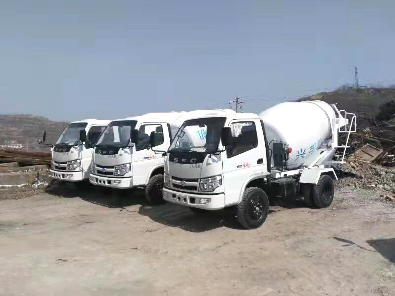 4方隧道專用罐車到達工地