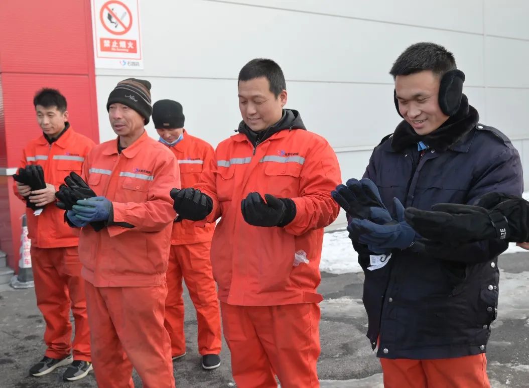 蓝鲸体育(中国)有限公司官网开展为一线职工“送温暖”活动