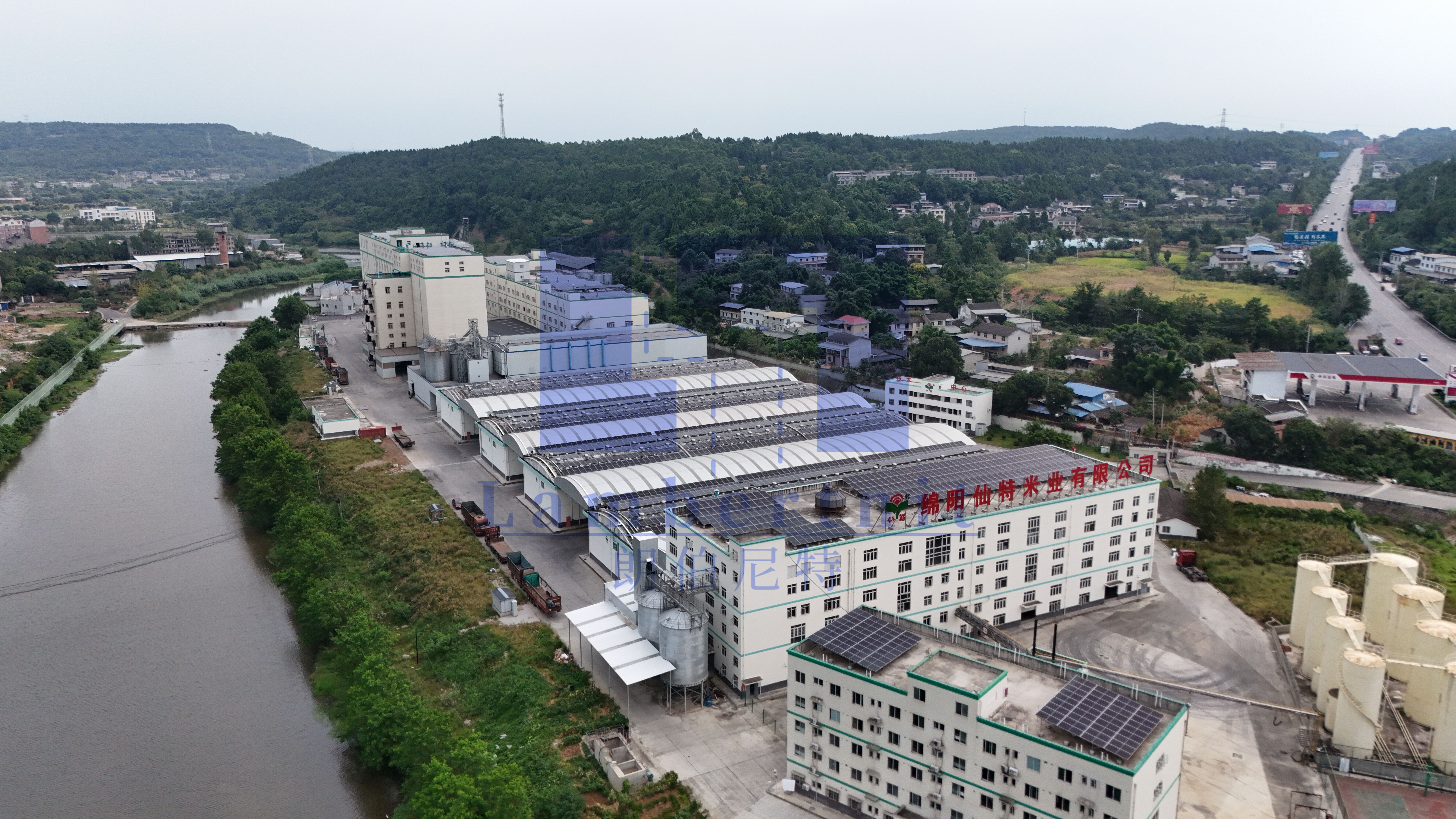 綿陽市先特米業(yè)有限公司1.6MW屋頂分布式光伏電站