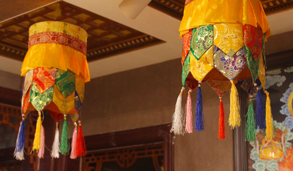 藏傳佛教居家佛堂供佛裝飾五彩筒