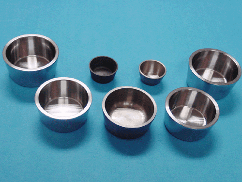 鎢坩堝的應用及清洗金屬鉬桿表面的氧化物質的方法