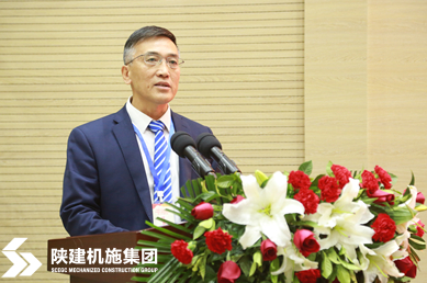 劉利安代表上屆紀律檢查委員會向大會作報告