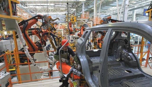 汽車制造現在都在使用機器人，那么它們是如何組裝一輛汽車的？