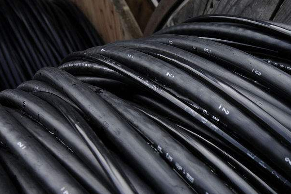 怎么避免冬季電線(xiàn)電纜外皮掉落的現(xiàn)象