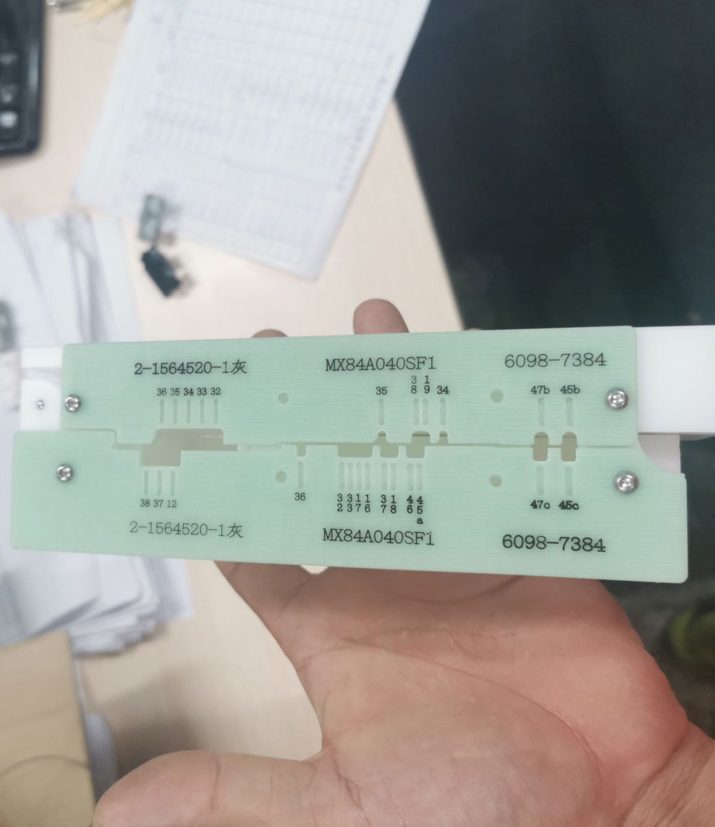 插線引導治具