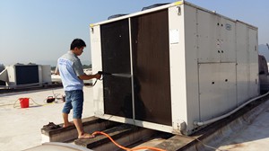 廠區易龍全新風屋頂式空氣處理機組清洗保養