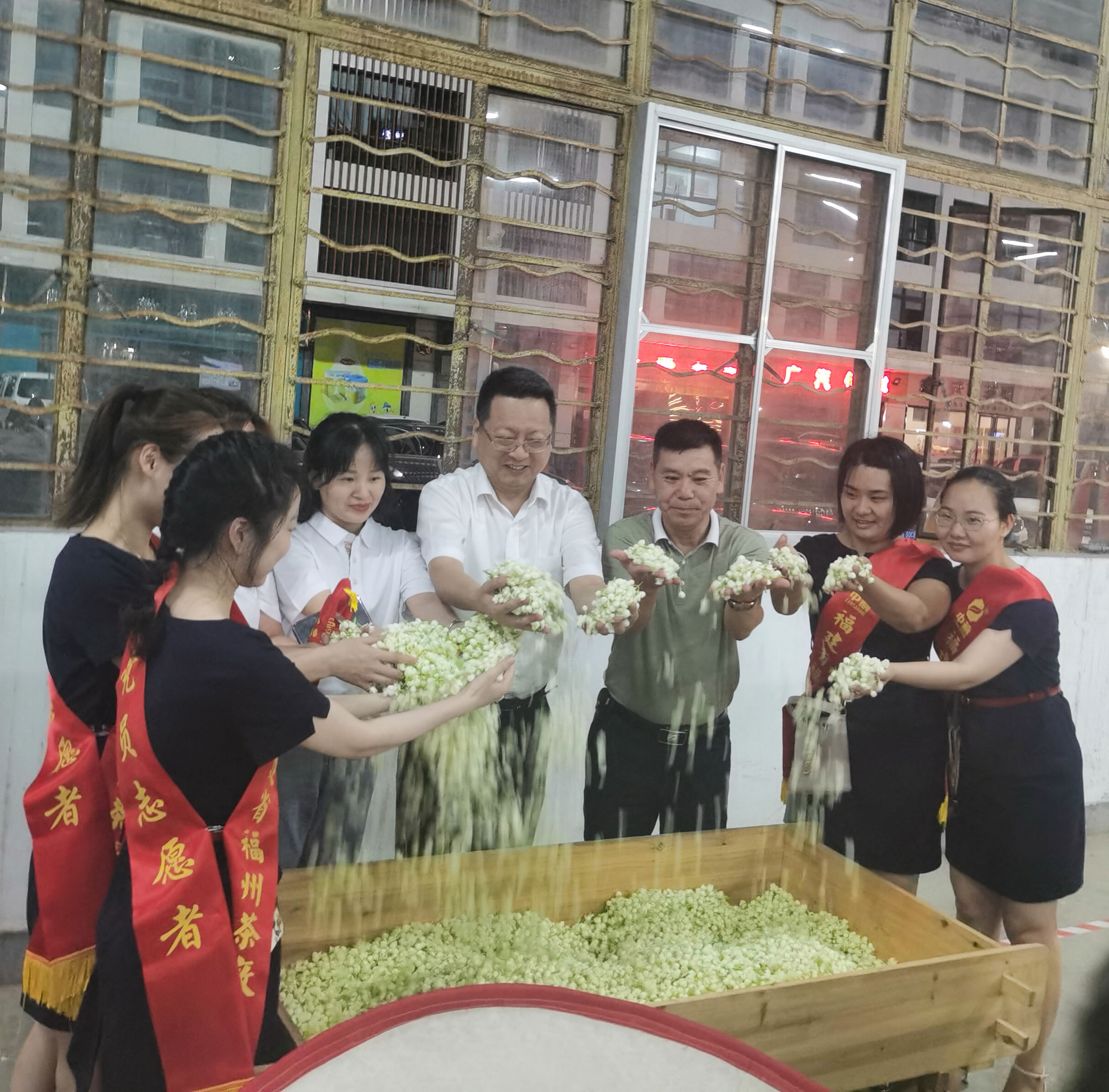 福州茉莉花茶传统窨制工艺传承人、传承大师赛在福州茶厂举行